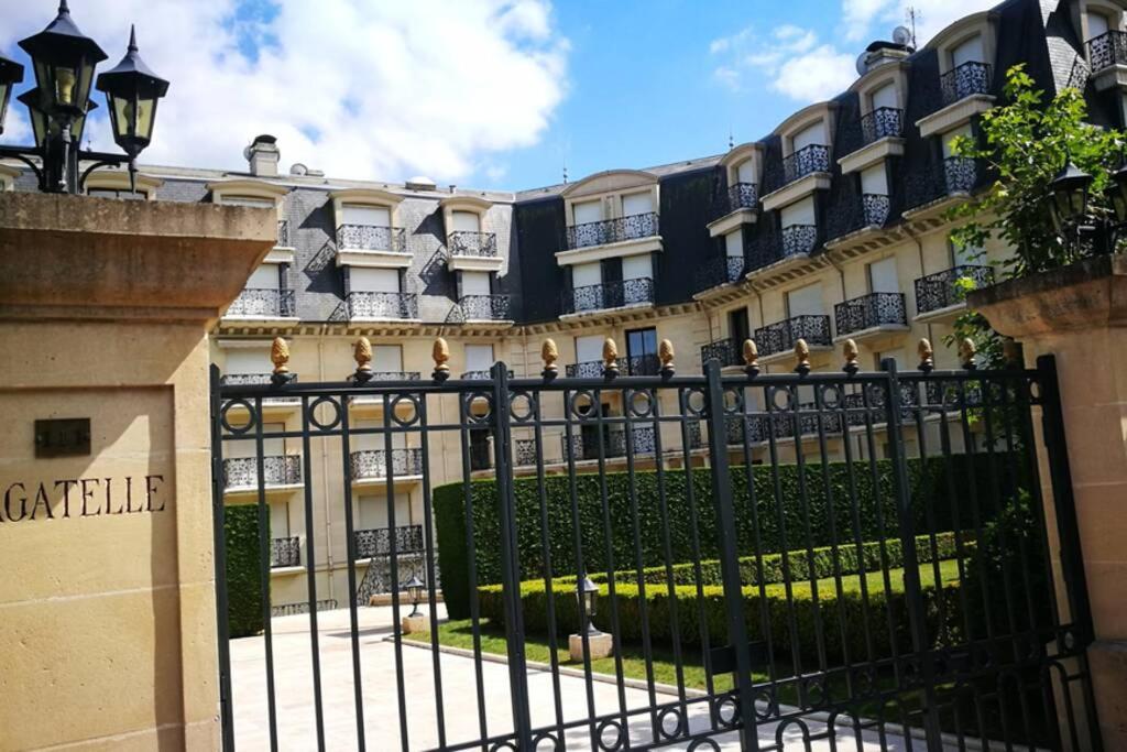 Nid Douillet A Bagatelle Apartment Deauville Exterior foto